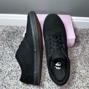 Vans Black Canvas Low Top Sneakers Women’s 9.5 Streetwear Skate Shoe